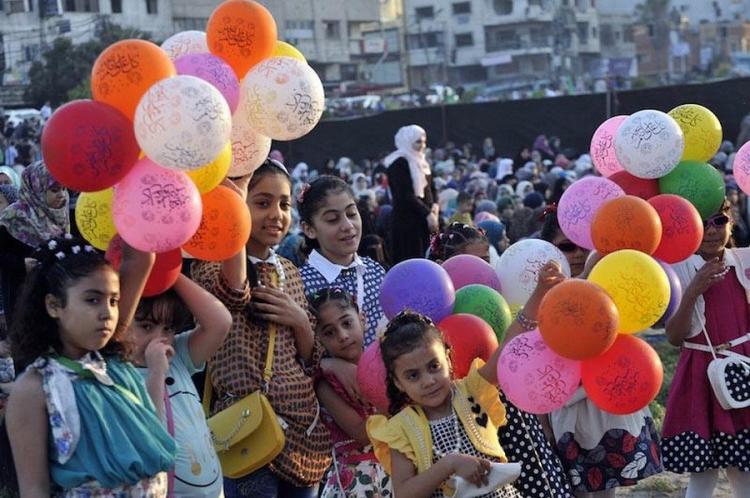 احتفال المواطنين بعيد الفطر