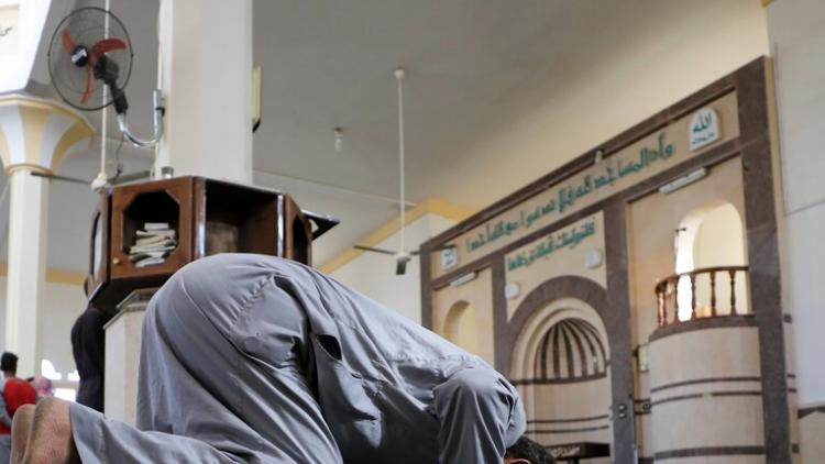 التلفزيون المصري يقع في خطأ فادح بسبب صلاة التراويح.