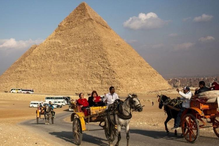 سياح في مصر