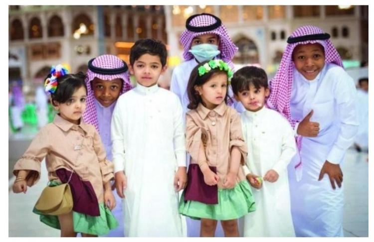أطفال يحتفلون في العيد بالسعودية