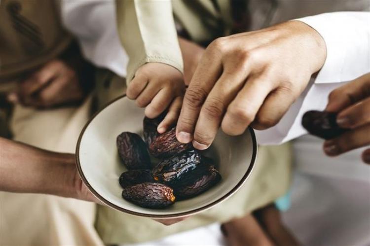 كسر الصيام على التمر