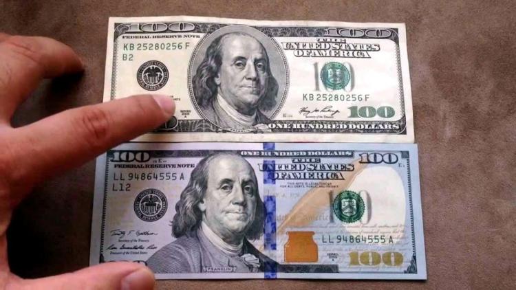 100 دولار مزورة