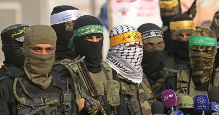 عناصر من الفصائل الفلسطينية