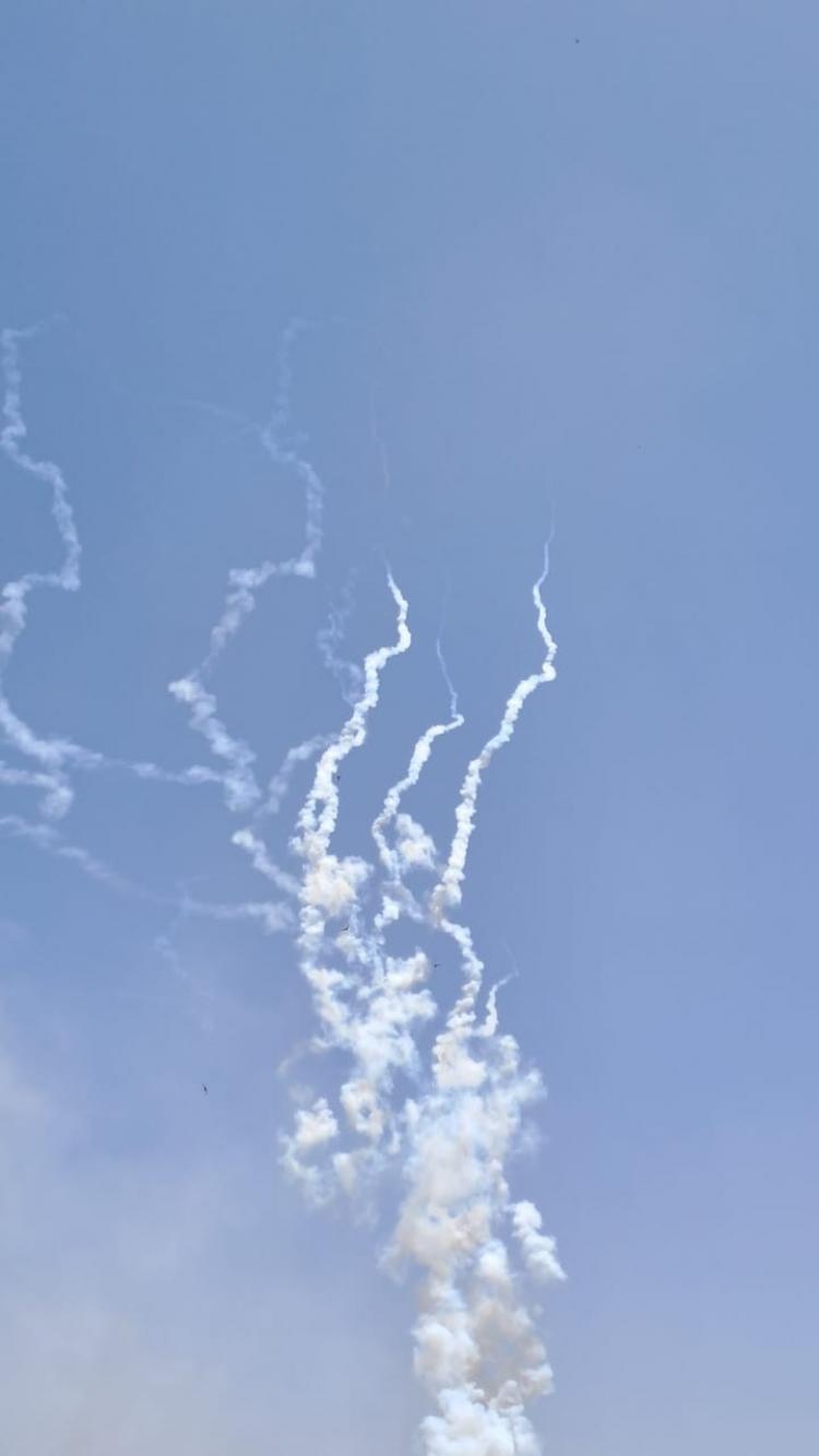 رشقة صواريخ