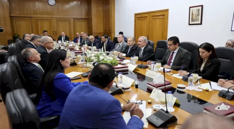 رئيس الوزراء الفلسطيني خلال لقاء رجال اعمال مصريين