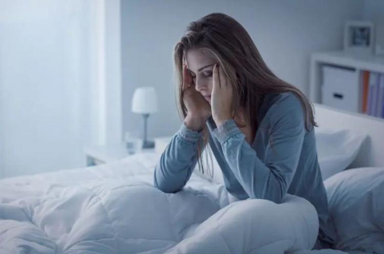 كم عدد الساعات الكافية للنوم؟