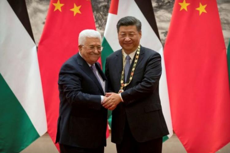 الرئيس الفلسطيني محمود عباس  مع نظيره الرئيس الصيني