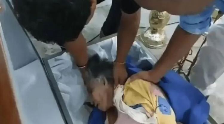 السيدة الميته