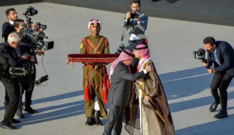 ماذا أهدى الملك الأردن لنجله الحسين بمناسبة زفافه؟