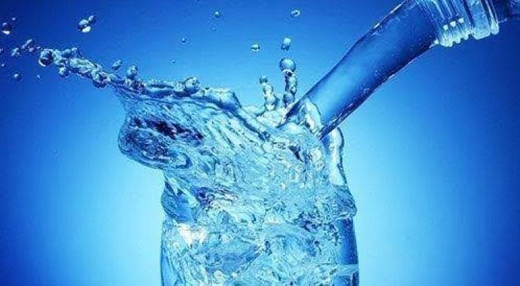 أضرار الإفراط في شرب الماء