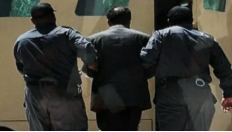 لحظة إدخال صدام حسين غرفة الإعدام