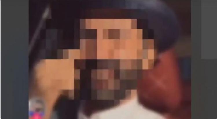 صور نفسه فيديو أثناء سرقته لفنان سعودي