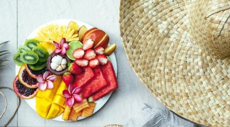 أغذية تشعرك بالبهجة خلال الطقس الحار