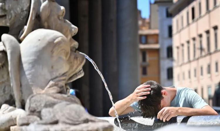 "جحيم سيربيروس".. أوروبا على استعداد لموجة حر "لم يسبق لها مثيل"