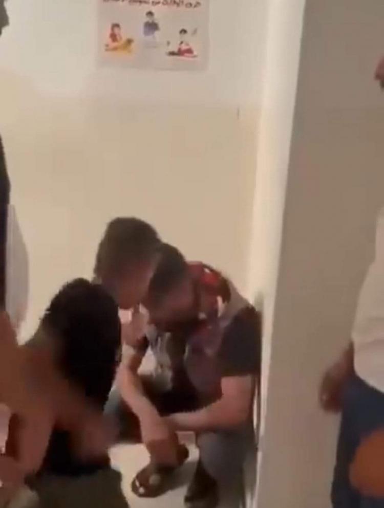 اعتداء شاب من عائلة جندية على شابين