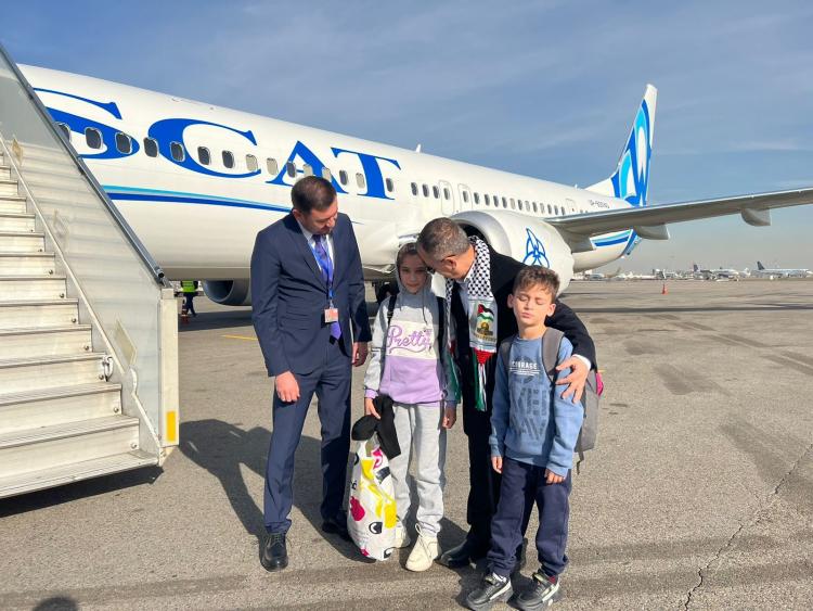 خلال استقبال السفير أبو منتصر أبو زيد العلائلات الفلسطينية الكازاخستانية