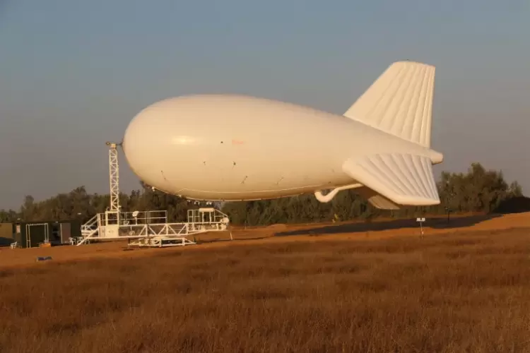 منطاد إسرائيلي على حدود غزة يُستخدم لأغراض عسكرية (الصحافة الإسرائيلية)