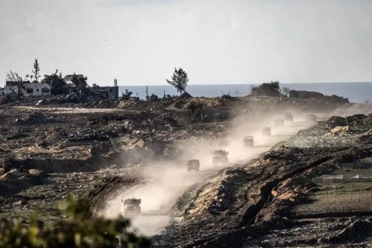 الطريق الجديد يبدأ من مستوطنة نحال عوز بغلاف غزة ويمتد غربا إلى داخل القطاع حتى البحر المتوسط (الأناضول)