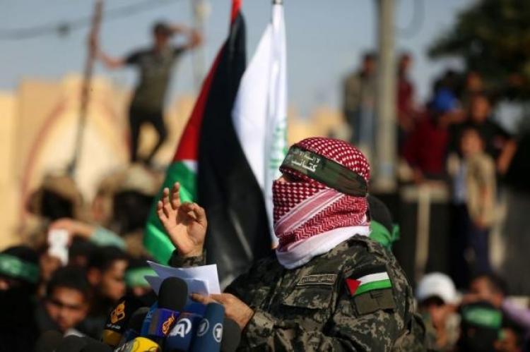 أبو عبيدة المتحدث باسم كتائب القسام الذراع المسلح لحركة حماس