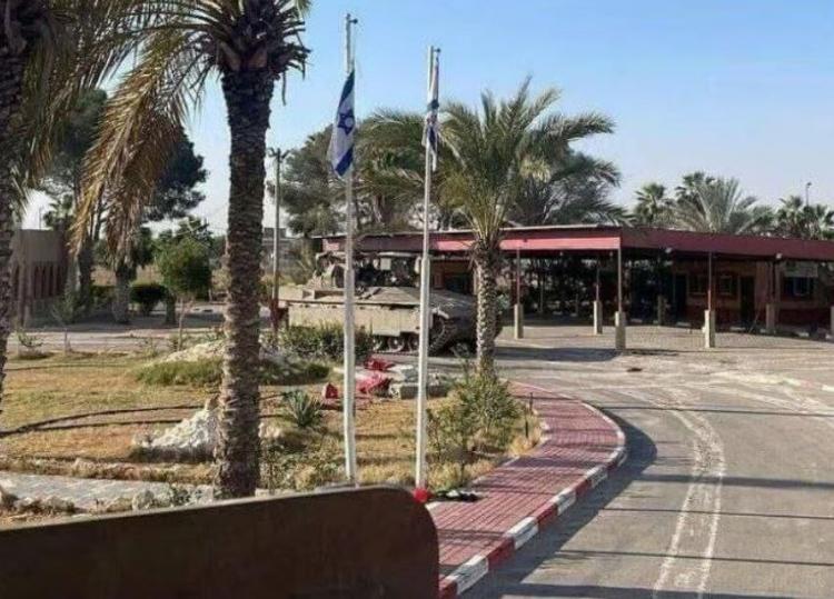 دبابة الاحتلال داخل معبر رفح