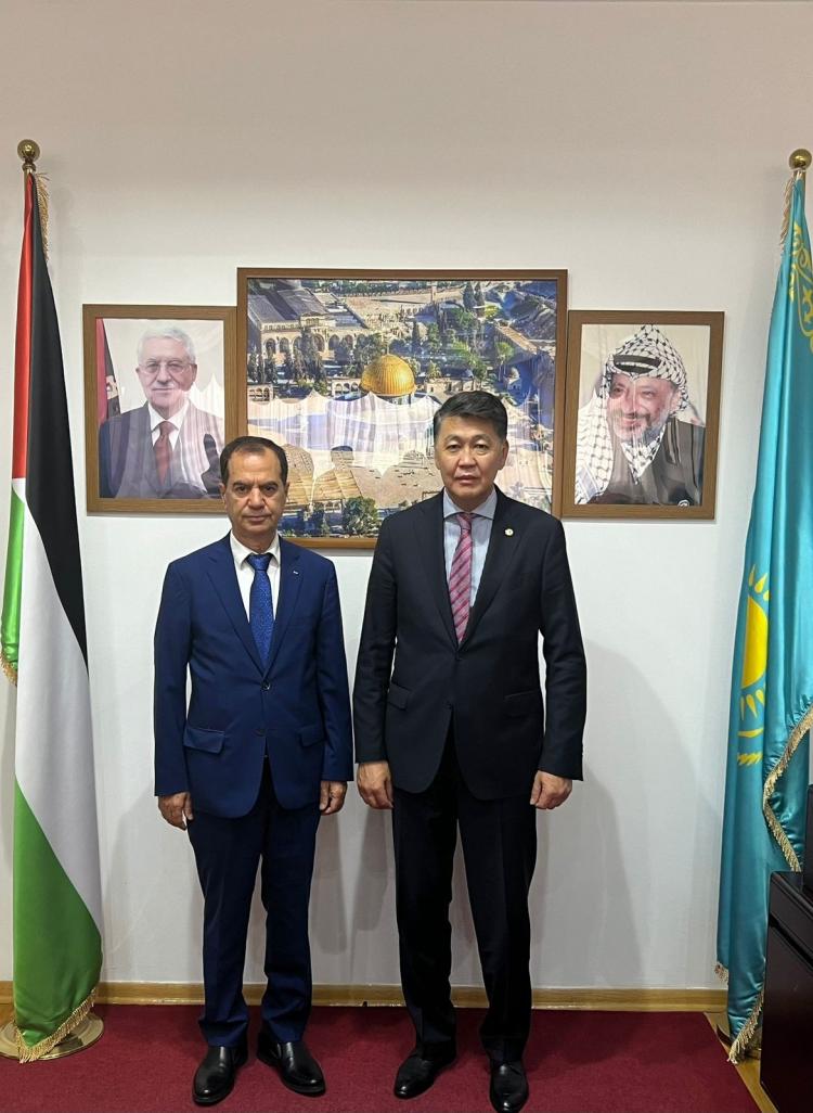 السفير منتصر أبو زيد والمدير التنفيذي للمنظمة الإسلامية للأمن الغذائي، السفير بيريك أريان