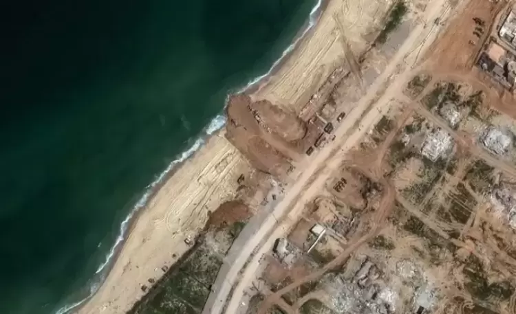 الميناء العائم