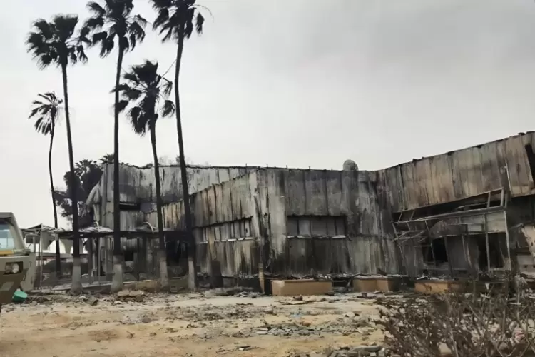 الاحتلال أحرق صالة المغادرين بالمعبر بعد نحو 40 يوما من السيطرة عليه (مواقع التواصل)