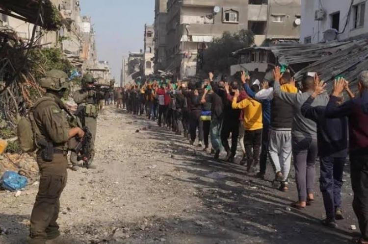 جنود تلاحتلال يعتقلون مواطنون في قطاع غزة