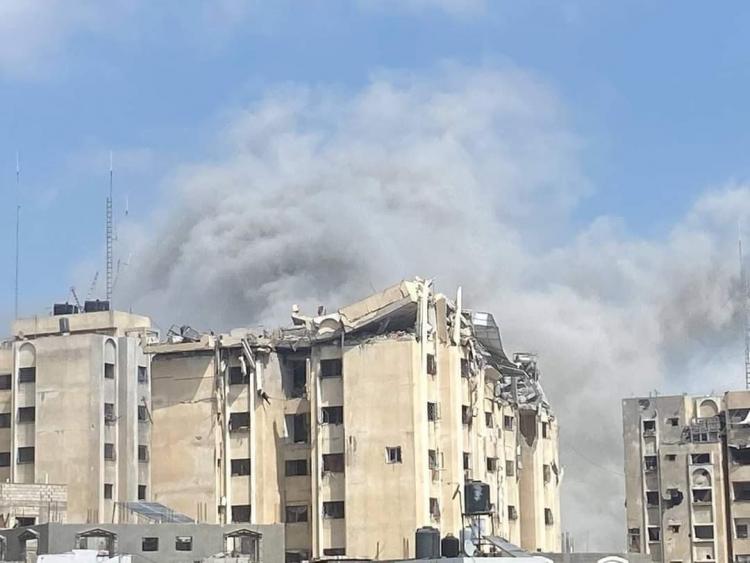 قصف إسرائيلي لأبراج النصيرات وسط قطاع غزة