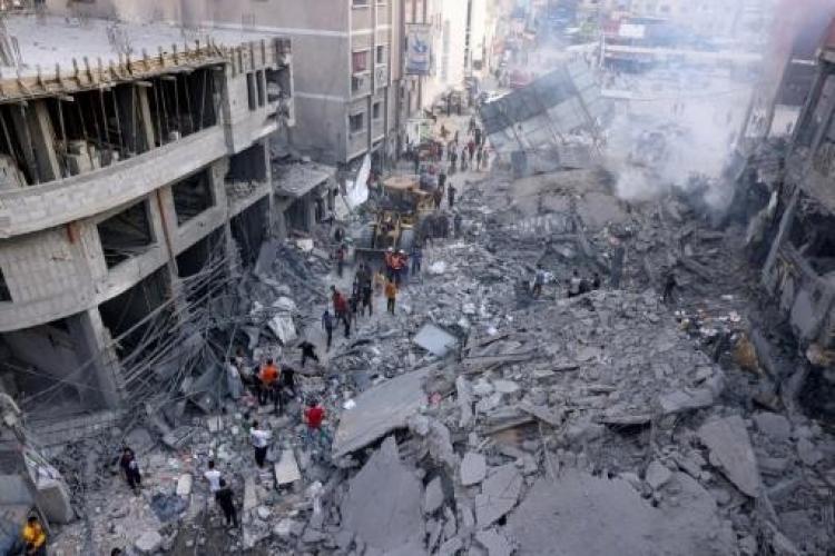 ركام في خان يونس في قطاع غزة بعد قصف إسرائيلي في العاشر من أكتوبر 2023