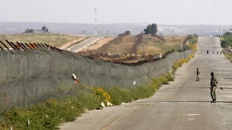 جنود من الجيش المصري يقومون بدورية في ممر فيلادلفيا
