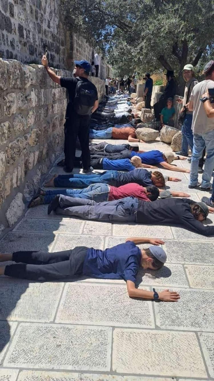 المتطرفون يؤدون صلوات تلمودية في المسجد الاقصى المبارك