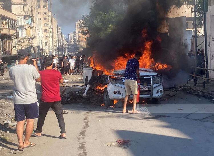شهداء وجرحى جراء قصف طيران الاحتلال الإسرائيلي مركبة تابعة لبلدية غزة