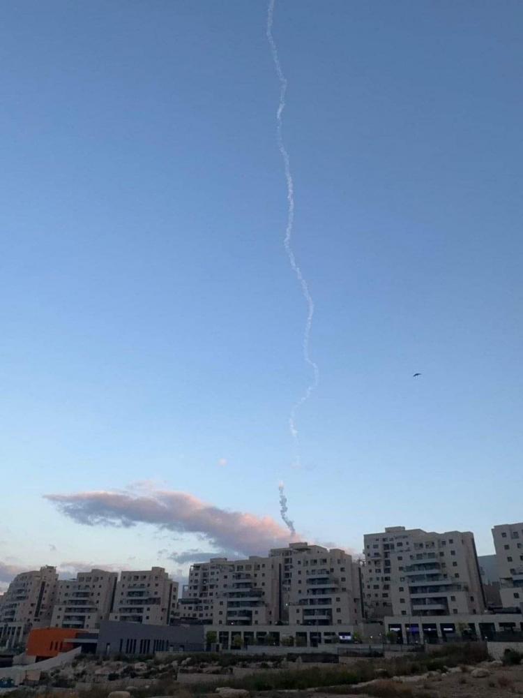 الصاروخ اليمني في أجواء تل أبيب