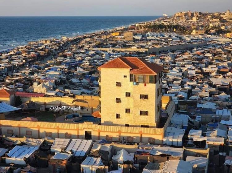 خيام النازحين في دير البلح