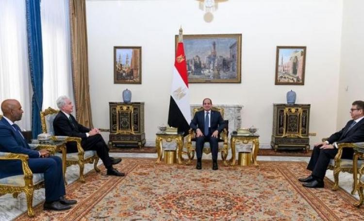 الرئيس المصري عبد الفتاح السيسي خلال استقبال رئيس المخابرات الأمريكية