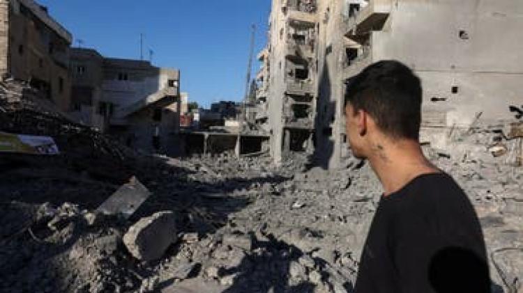 آثار الدمار في مدينة صور جنوب لبنان (رويترز)