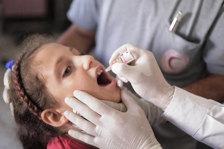 تطعيم الأطفال في دير البلح