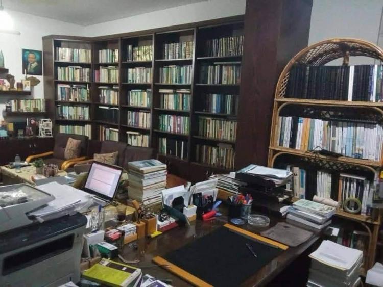 مكتبة الدكتور محمود عساف