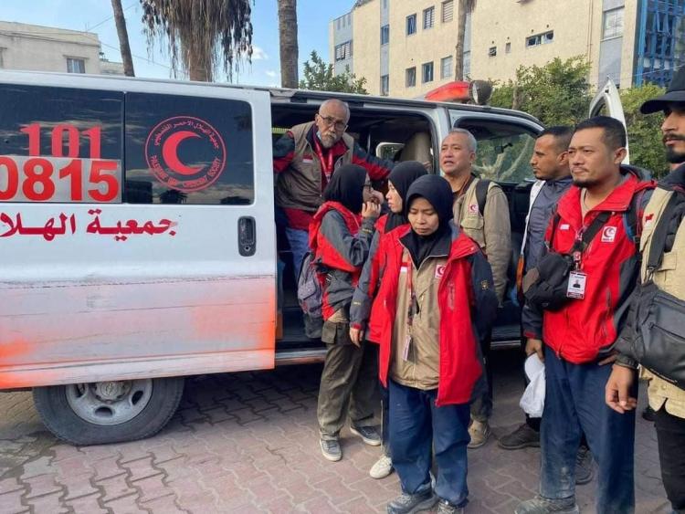 جيش الاحتلال يجبر الطاقم الطبي في مستشفى عدوان على الخروج