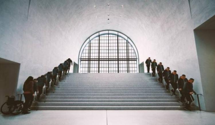 مصابين بالشلل