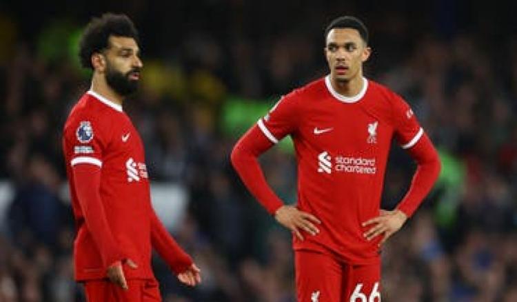 ألكسندر أرنولد ومحمد صلاح