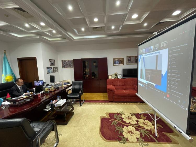 السفير منتصر أبو زيد خلال المشاركة في الاجتماع