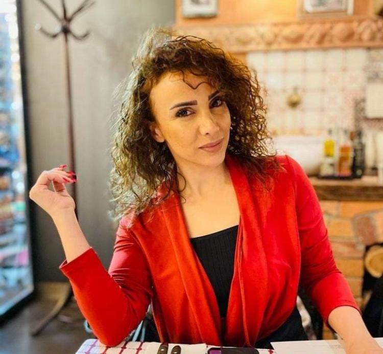 الإعلامية رنا ابو فرحه
