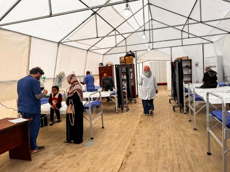 مستشفى الهلال الأحمر الميداني بغزة