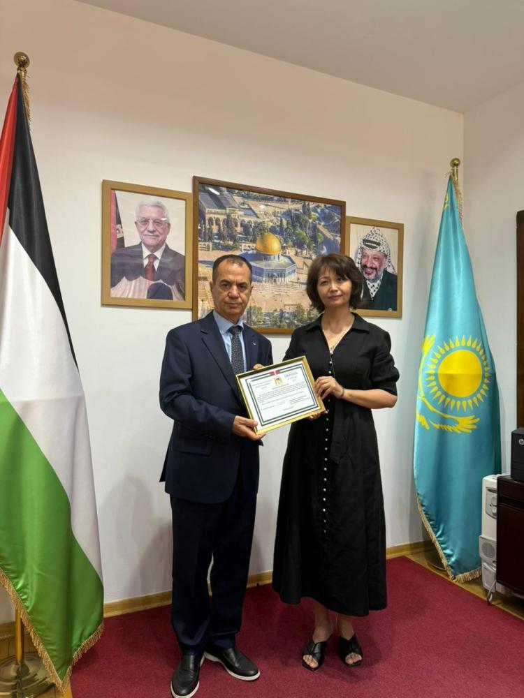 السفير منتصر أبو زيد مع السيدة جولنارا بيريمكولوفا أوسبايفنا، رئيس قسم الدراسات الشرقية في جامعة ل.ن. غوميليوف الوطنية الأوروآسيوية