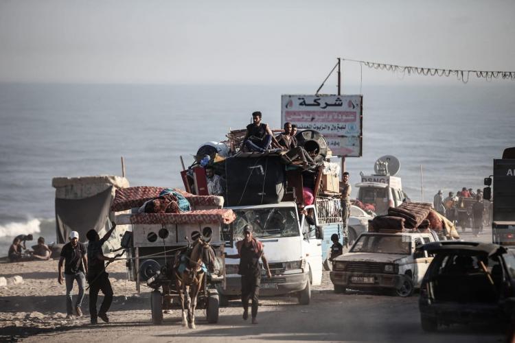 نزوح المواطنين من منازلهم في غزة
