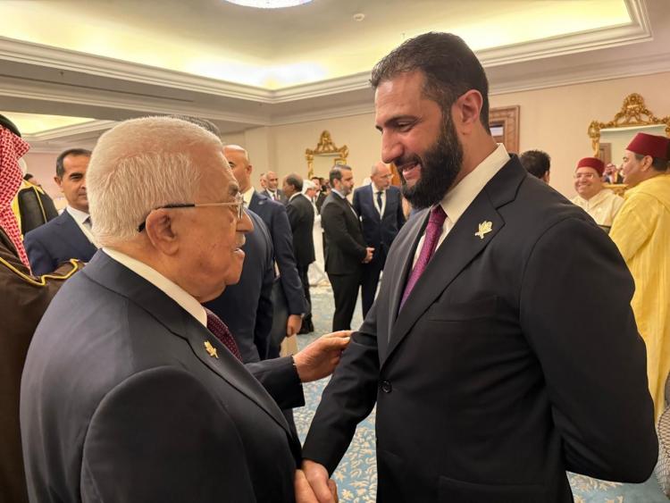 الرئيس الفلسطيني محمود عباس والسوري الشرع