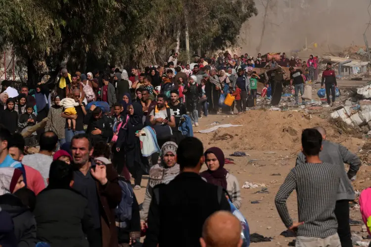 نزوح المواطنين من منازلهم في غزة