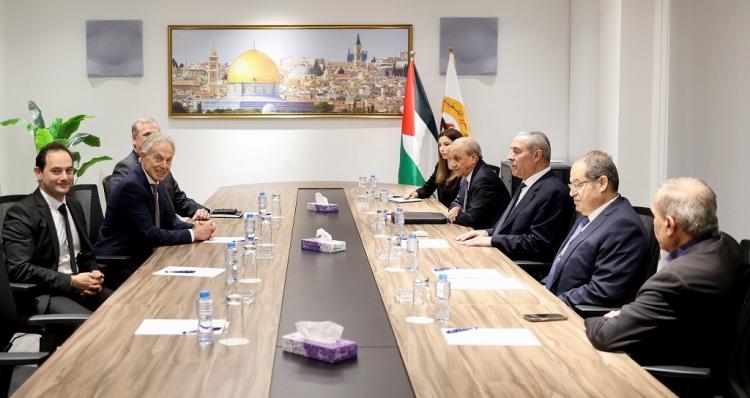 خلال الاجتماع